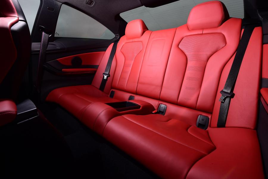 Интерьер BMW M4 Coupe (F82) 2017 года  (UK) (фото 13 из 26)